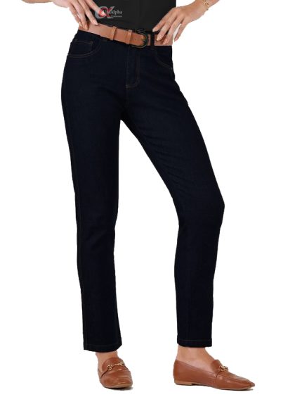 Foto de calça jeans feminina, parte da coleção de uniformes profissionais