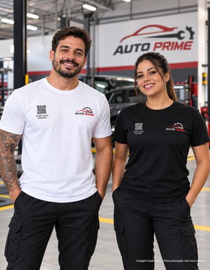 Mockup de camisetas branca e preta para Centros Automotivos e Oficinas Mecânicas, com logo ilustrativo e QR Code no peito