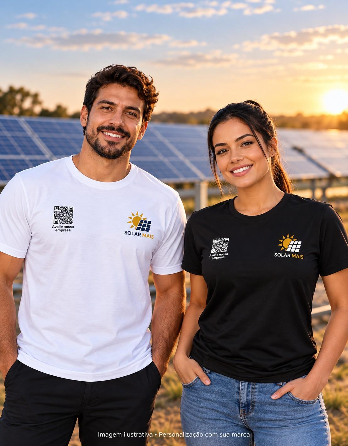 Camisetas personalizadas para Energia Solar e Fotovoltaica com logo e QR Code Mockup de camisetas branca e preta para Energia Solar e Fotovoltaica, com logo ilustrativo e QR Code no peito