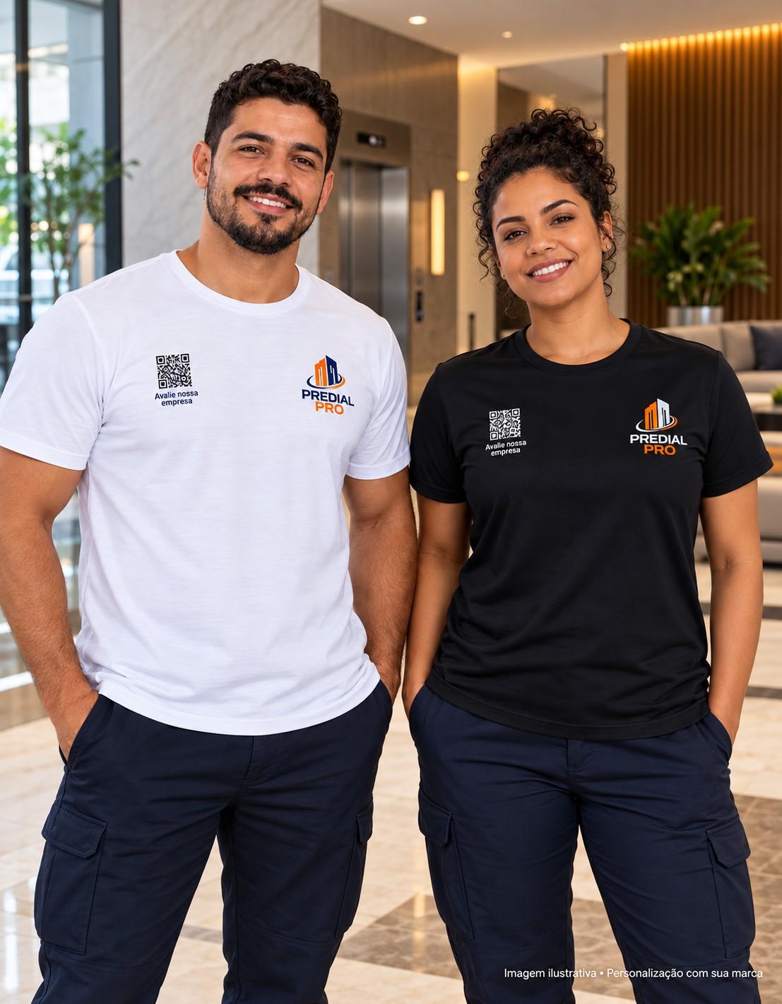 Camisetas personalizadas para Manutenção Predial e Serviços para Condomínios com logo e QR Code Mockup de camisetas branca e preta para Manutenção Predial e Serviços para Condomínios, com logo ilustrativo e QR Code no peito