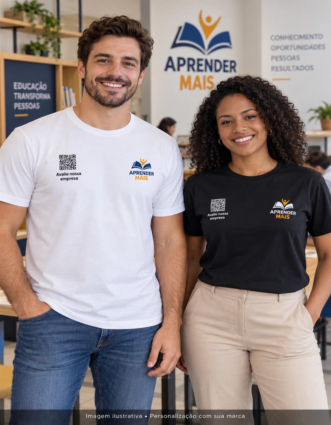 Camisetas personalizadas para Escolas e Cursos com logo e QR Code Mockup de camisetas branca e preta para Escolas e Cursos, com logo ilustrativo e QR Code no peito